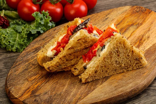 Sandwich Club Végétarien Aux Aubergines Fromage — Photo