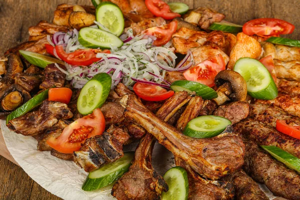 Grillezett Különböző Hús Grillezett Keverék Zöldségek — Stock Fotó