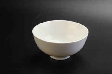 Siyahın üzerine servis için beyaz leke.