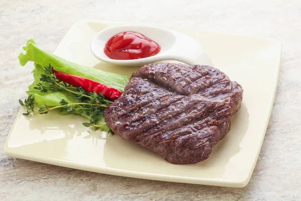 Gegrillte Machete Rock Beef Steak Serviert Thymian Und Ketchup — Stockfoto