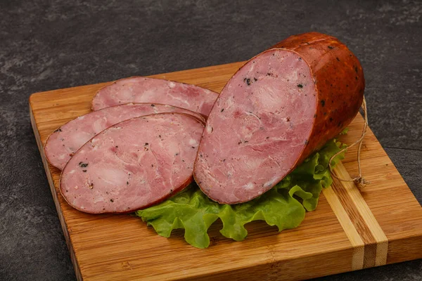 Baharatlı ve otlu füme jambon.