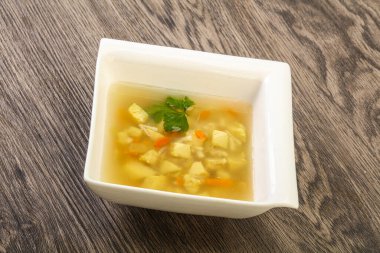 Havuçlu ve patatesli lezzetli tavuk çorbası