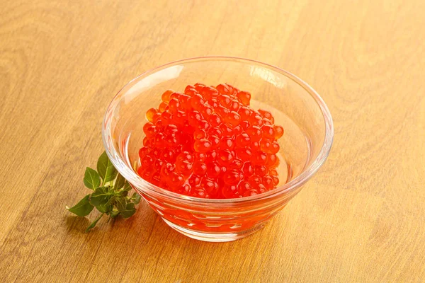 Rus kırmızı havyarı kasede.