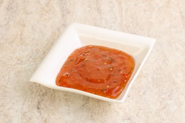 Asya tatlı ve ekşi sosu kasede