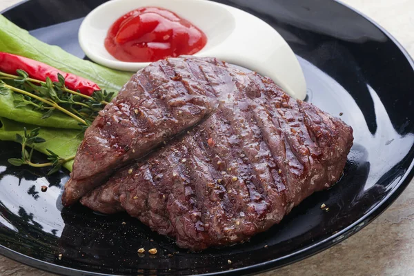 Gegrillte Machete Rock Beef Steak Serviert Thymian Und Ketchup — Stockfoto