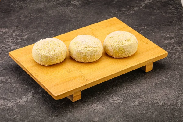 Çiğ patates ezmesi - doldurulmuş patates pirzolası - pişirmek için.