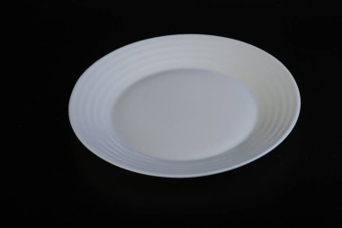 Siyahın üzerine servis için beyaz leke.