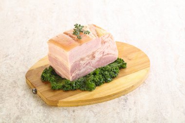 Ev yapımı domuz pastırması.