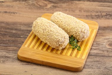 Fırında pişmemiş tavuk pirzolası.