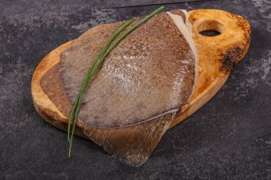 Çiğ vatoz kanatları pişirmek için lezzetli fileto