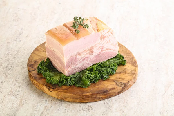 Ev yapımı domuz pastırması.