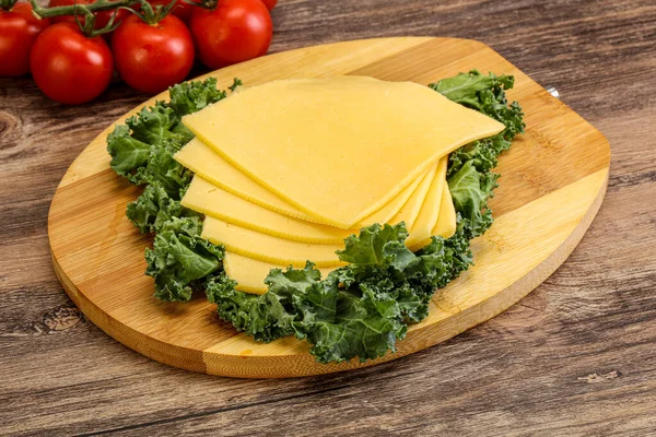 Dilimlenmiş Gauda Peyniri — Stok fotoğraf