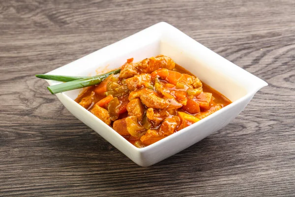 Sebzeli ve soslu et kebabı.