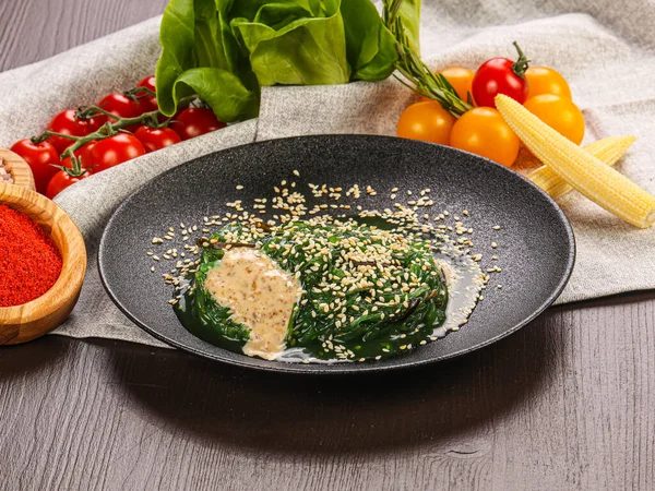 Traditioneller Asiatischer Salat Mit Chukka Algen — Stockfoto