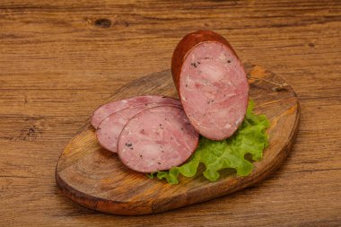 Baharatlı ve otlu füme jambon.