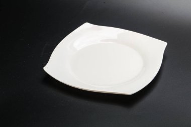 İzole edilmiş servis için beyaz boş tabak