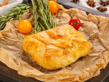 Kafkas geleneksel mutfağı - Katmanlı Khachapuri peyniri