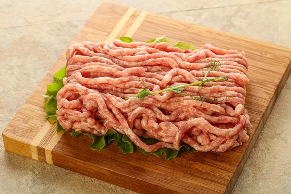 Rauw Gehakt Varkensvlees Overboord Voor Het Koken — Stockfoto