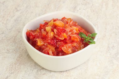 Sebzeli Macaristan vejetaryen Lecho atıştırması