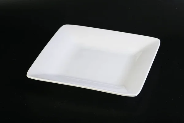 隔离使用的白色空盘子 — 图库照片