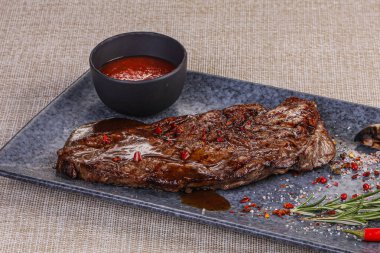 Biber ve ızgara biftek servis edildi.