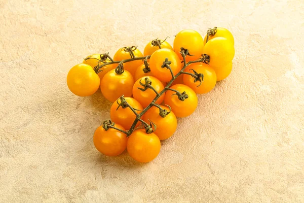 Branch Fresh Yellow Cherry Tomato — Stock Photo, Image