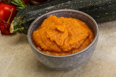 Vejetaryen mutfağı - Ot ve baharatlı kabak püresi