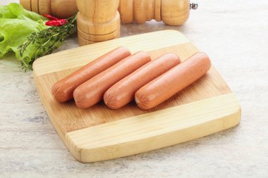 Atıştırmalık olarak et sosisi. Kahvaltı aperatifi.