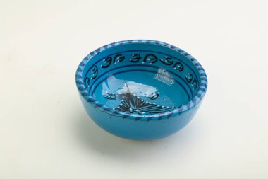 Mutfak için renkli boş kase izole