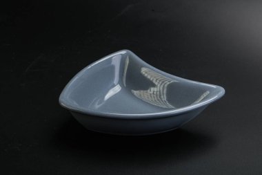 Mutfak için renkli boş kase izole