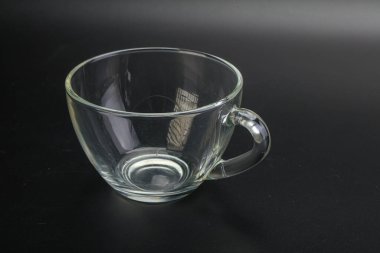 İzole edilmiş içecekler için boş cam bardak