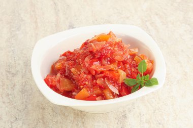 Sebzeli Macaristan vejetaryen Lecho atıştırması