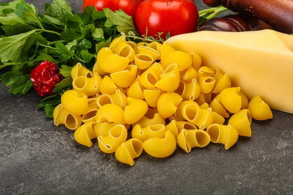 意大利面食 生管道里的开胃菜 — 图库照片