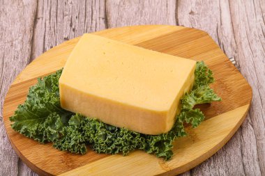 Lezzetli sarı Tilsiter peyniri.