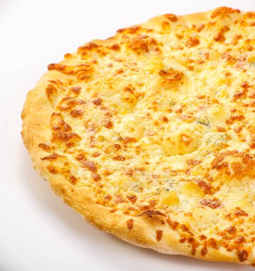 Dört peynirli İtalyan geleneksel pizzası.