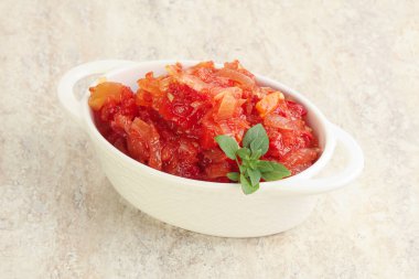 Sebzeli Macaristan vejetaryen Lecho atıştırması