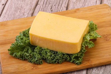 Lezzetli sarı Tilsiter peyniri.