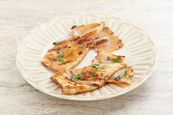 Unagi soslu ve otlu ızgara kalamar.