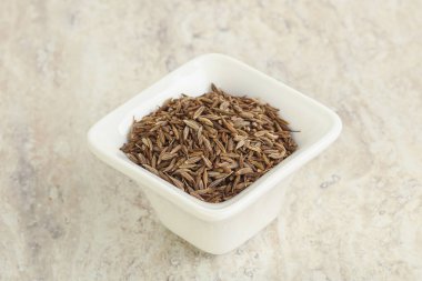 Zira tohumları yemek yapmak için kaseye.