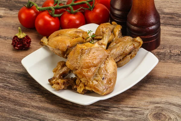 Tatlı ve baharatlı soslu tavşan yahnisi.