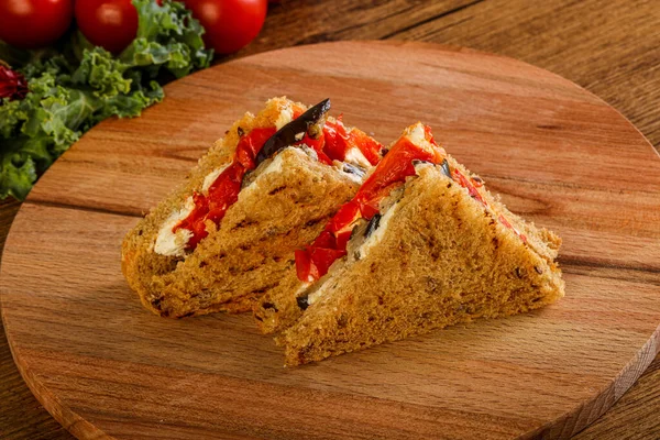 Vegetarisches Club Sandwich Mit Auberginen Und Käse — Stockfoto