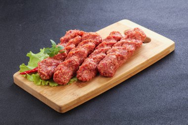 Çiğ et kebabı ızgara için kıyma.