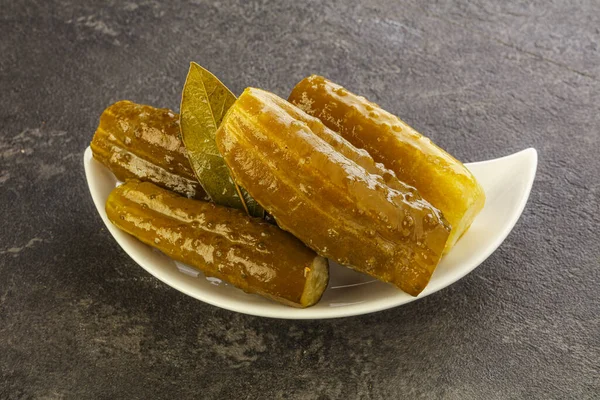 Gemarineerde Gepekelde Komkommers Snack Kom — Stockfoto