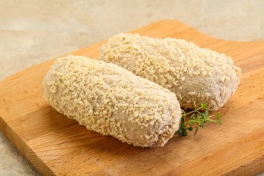 Fırında pişmemiş tavuk pirzolası.