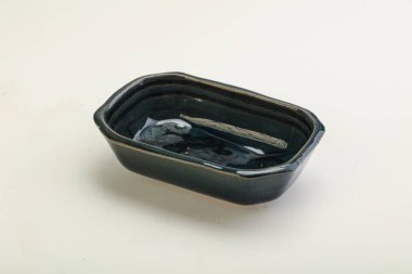 Mutfak için renkli boş kase izole