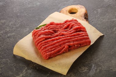 Pişirmek için çiğ et kıyması.