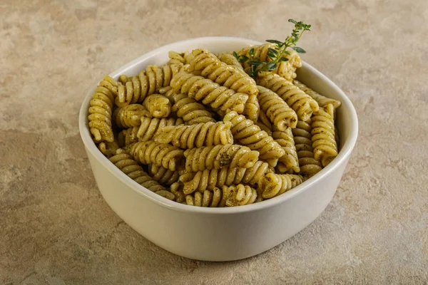 Italiensk Pasta Fusilli Med Pestosås — Stockfoto