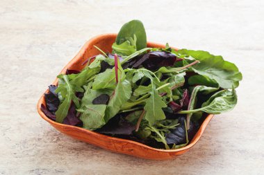 Vejetaryen karışımı yeşil vitamin salatası