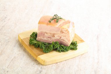 Ev yapımı domuz pastırması.