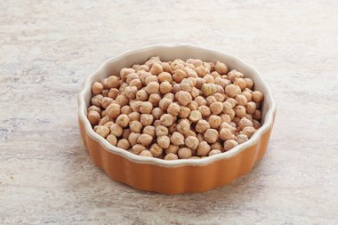 Kavanozda pişirmek için kuru fasulye.